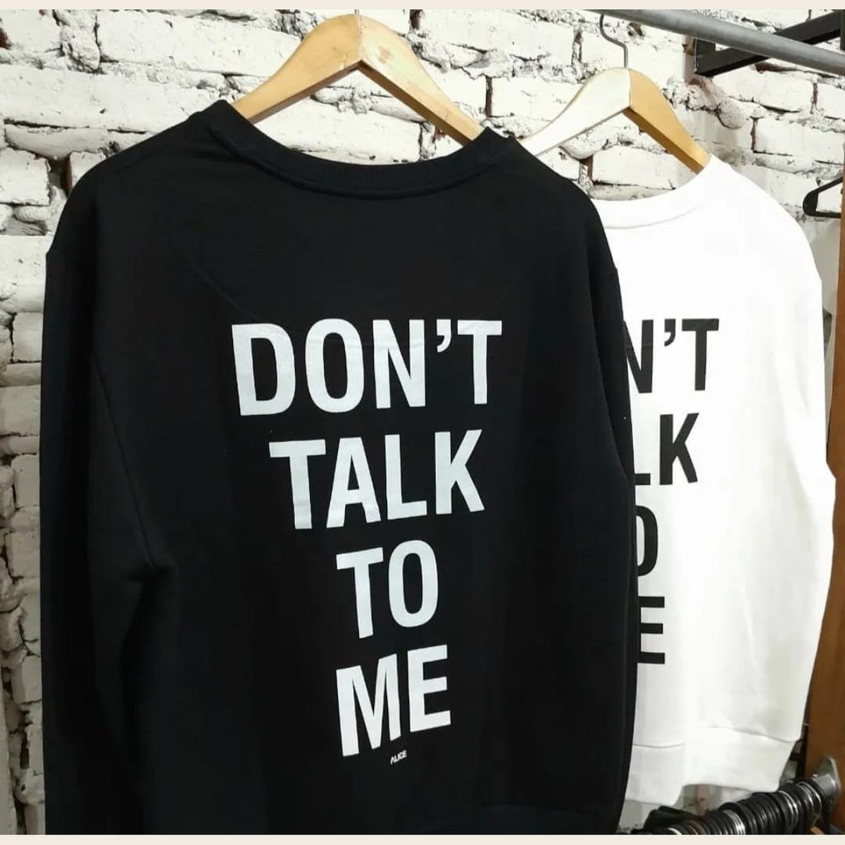 Buzo "Don't Talk To Me" en MV Pilchería